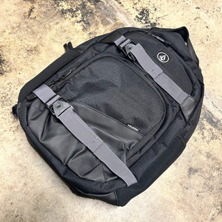 VOLCOM GRINSTONE SKATE BACKPACK (BLACK)