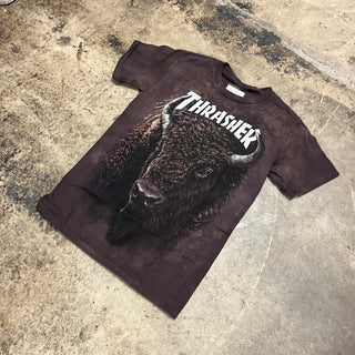 THRASHER X THE MOUNTAIN BISON TSHIRT (BROWN)